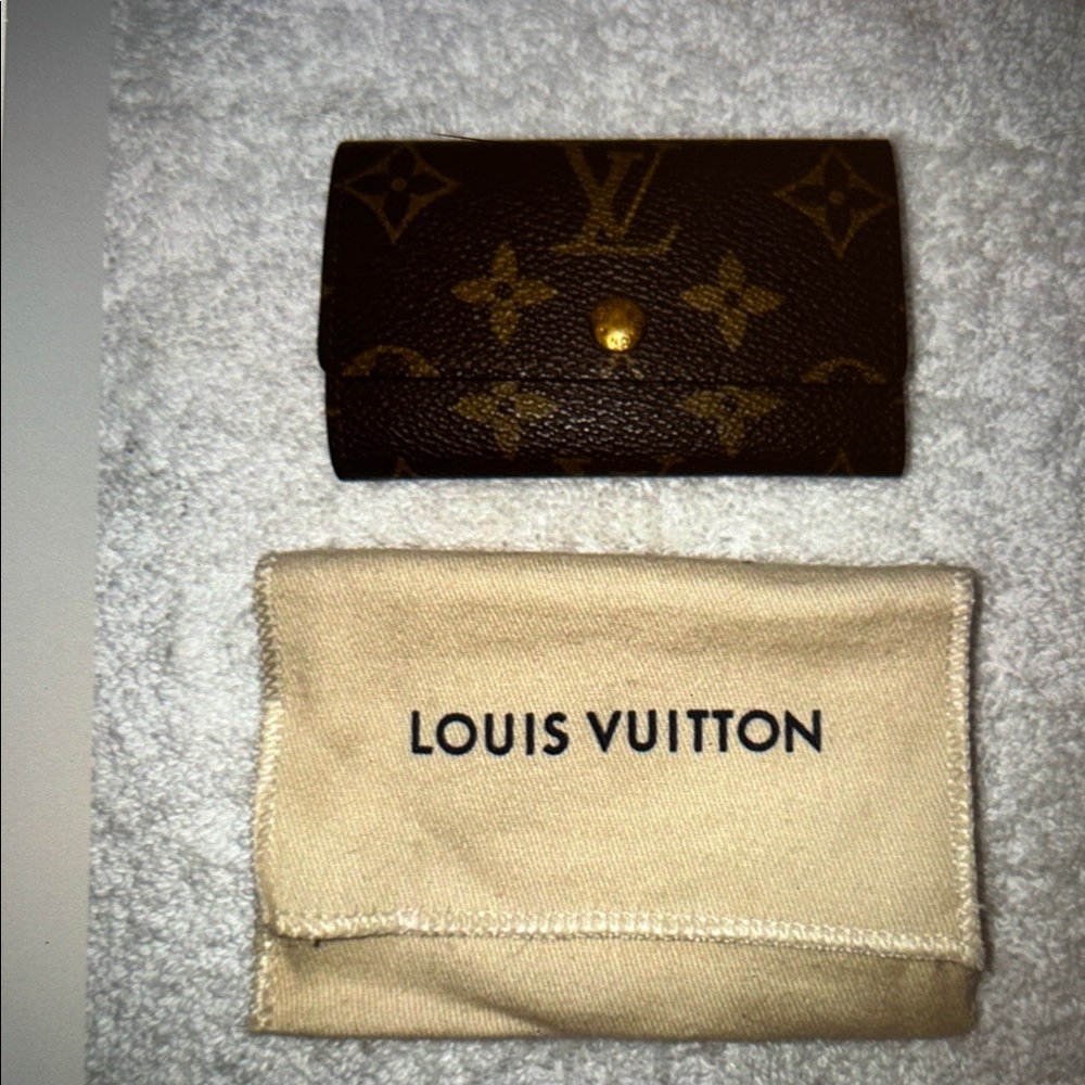 Louis Vuitton Brown and Gold Monogram Key holder/ Card case - Picture 1 of 9